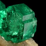 Beryl (variety emerald), Calcite
60x47x49mm, central xl=16mm
(Autor: Fiebre Verde)