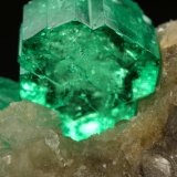 Beryl (variety emerald), Calcite
60x47x49mm, central xl=16mm
(Autor: Fiebre Verde)