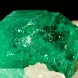 Beryl (variety emerald), Calcite
60x47x49mm, central xl=16mm
(Autor: Fiebre Verde)