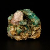 Beryl (variety emerald), Albite (variety cleavelandite), Calcite, Apatite
37x18x33mm
(Autor: Fiebre Verde)