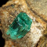 Beryl (variety emerald), Albite (variety cleavelandite)
19x25x17mm, xl=7mm
(Autor: Fiebre Verde)