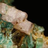 Beryl (variety emerald), Albite (variety cleavelandite), Calcite, Apatite
37x18x33mm
(Autor: Fiebre Verde)