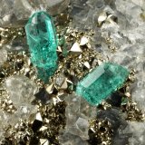 Beryl (variety emerald), Dolomite, Pyrite
68x66x35mm, xls up to 10mm
(Autor: Fiebre Verde)