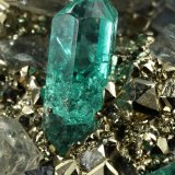 Beryl (variety emerald), Dolomite, Pyrite
68x66x35mm, xls up to 10mm
(Autor: Fiebre Verde)