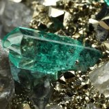 Beryl (variety emerald), Dolomite, Pyrite
68x66x35mm, xls up to 10mm
(Autor: Fiebre Verde)