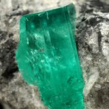 Beryl (variety emerald), Calcite
44x41x23mm, xl=15x9x7mm
(Autor: Fiebre Verde)