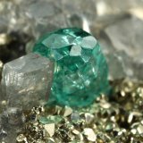 Beryl (variety emerald), Dolomite, Pyrite
68x66x35mm, xls up to 10mm
(Autor: Fiebre Verde)