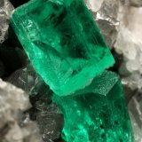 Beryl (variety emerald), Calcite
60x55x80mm, xl=6+8mm
(Autor: Fiebre Verde)