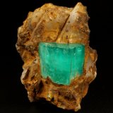 Beryl (variety emerald), Quartz
37x48x41mm, xl=17x20mm
(Autor: Fiebre Verde)