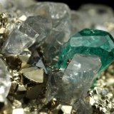 Beryl (variety emerald), Dolomite, Pyrite
68x66x35mm, xls up to 10mm
(Autor: Fiebre Verde)