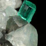 Beryl (variety emerald), Calcite, Dolomite
32x28x22mm, xl=11mm
(Autor: Fiebre Verde)