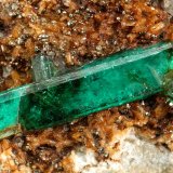 Beryl (variety emerald), Albite (variety cleavelandite), Dolomite, Pyrite
50x67x50mm, main xl=18mm
(Autor: Fiebre Verde)