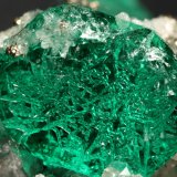 Beryl (variety emerald), Calcite, Pyrite, Albite (variety cleavelandite)
70x46x34mm, main xl=18mm
(Autor: Fiebre Verde)