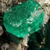 Beryl (variety emerald), Calcite, Pyrite, Albite (variety cleavelandite)
70x46x34mm, main xl=18mm
(Autor: Fiebre Verde)