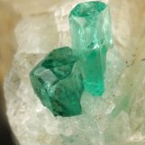 Beryl (variety emerald), Calcite, Quartz, Goethite
49x52x70mm, main xl=7x4mm
(Autor: Fiebre Verde)