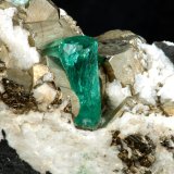 Beryl (variety emerald), Calcite, Pyrite
102x36x87mm, xl=13mm
(Autor: Fiebre Verde)