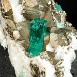Beryl (variety emerald), Calcite, Pyrite
102x36x87mm, xl=13mm
(Autor: Fiebre Verde)