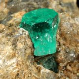 Beryl (variety emerald), Calcite, Dolomite, Pyrite
33x37x40mm, xl=8mm
(Autor: Fiebre Verde)