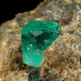 Beryl (variety emerald), Calcite, Dolomite, Pyrite
33x37x40mm, xl=8mm
(Autor: Fiebre Verde)