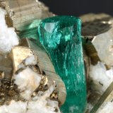 Beryl (variety emerald), Calcite, Pyrite
102x36x87mm, xl=13mm
(Autor: Fiebre Verde)