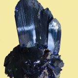 Azurite
main crystal 5 cm tall, 9 cm for the all piece
(Autor: Jean Suffert)