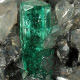 Beryl (variety emerald), Dolomite, Pyrite
88x72x48mm, xls=11 &amp; 9mm
(Autor: Fiebre Verde)