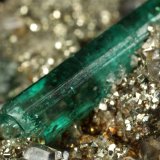 Beryl (variety emerald), Dolomite, Pyrite
35x27x12mm, main xl=11mm
(Autor: Fiebre Verde)