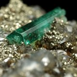 Beryl (variety emerald), Dolomite, Pyrite
35x27x12mm, main xl=11mm
(Autor: Fiebre Verde)