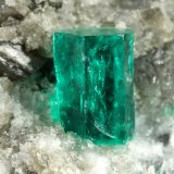 Beryl (variety emerald), Calcite, Dolomite
38x58x47mm, xl=9mm
(Autor: Fiebre Verde)