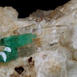 Beryl (variety emerald), Calcite, Quartz
105x130x50mm, largest xl=18mm
(Autor: Fiebre Verde)