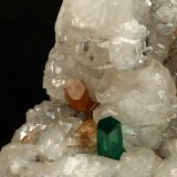 Beryl (variety emerald), Calcite, Parisite
8x8x8cm, H35mm, xl=8mm
(Autor: Fiebre Verde)