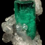 Beryl (variety emerald), Calcite
25x29mm, xl=23mm
(Autor: Fiebre Verde)