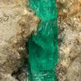 Beryl (variety emerald), Calcite, Pyrite
56x63x43mm, xl=30x7mm
(Autor: Fiebre Verde)