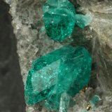 Beryl (variety emerald), Calcite, Pyrite, Muscovite
126x68x42, xls up to 10mm
(Autor: Fiebre Verde)