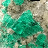 Beryl (variety emerald), Calcite, Muscovite
40x63x47mm, largest xl=14x11mm
(Autor: Fiebre Verde)