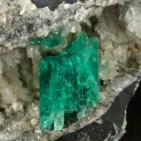 Beryl (variety emerald), Calcite, Quartz
120x55x28mm, aggregate=15x9mm
(Autor: Fiebre Verde)