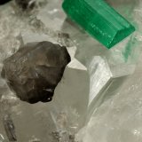 Beryl (variety emerald), Calcite
54x34x50mm, both xls=13mm
(Autor: Fiebre Verde)
