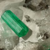 Beryl (variety emerald), Calcite
54x34x50mm, both xls=13mm
(Autor: Fiebre Verde)