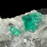 Beryl (variety emerald), Calcite, Quartz
43x68x27mm, largest xl=8mm
(Autor: Fiebre Verde)