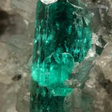 Beryl (variety emerald), Calcite, Dolomite, Pyrite
78x40x34mm, xls=12 &amp; 11mm
(Autor: Fiebre Verde)