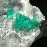 Beryl (variety emerald), Calcite, Quartz
43x68x27mm, largest xl=8mm
(Autor: Fiebre Verde)