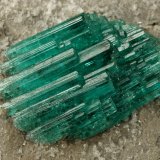 Beryl (variety emerald), Calcite, Dolomite, Pyrite
100x80x50mm, largest aggregate=17x13mm
(Autor: Fiebre Verde)