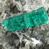 Beryl (variety emerald), Albite (variety cleavelandite), Dolomite, Pyrite
94x73x49mm, main xls=15 &amp; 13mm
(Autor: Fiebre Verde)