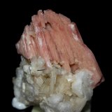 Serandite, Natrolite, Aegirine and Analcime
4.3 x 3.5 cm
(Autor: Don Lum)