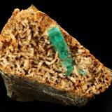 Beryl (variety emerald), Albite (variety cleavelandite)
64x39x53mm, main xl=23mm
(Autor: Fiebre Verde)
