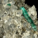 Beryl (variety emerald), Calcite, Pyrite, Dolomite
98x70x38mm, xl=31mm
(Autor: Fiebre Verde)