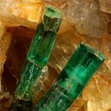 Beryl (variety emerald), Quartz
47x43x46mm - xls=11mm/16mm
(Autor: Fiebre Verde)