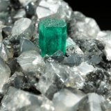 Beryl (variety emerald), Calcite, Dolomite
53x38x34mm, xl=5x4mm
(Autor: Fiebre Verde)