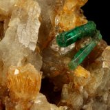 Beryl (variety emerald), Quartz
47x43x46mm - xls=11mm/16mm
(Autor: Fiebre Verde)