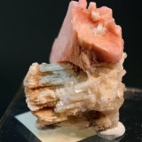 Serandite, Natrolite, Aegerine
4.3 x 3.5 cm
(Autor: Don Lum)